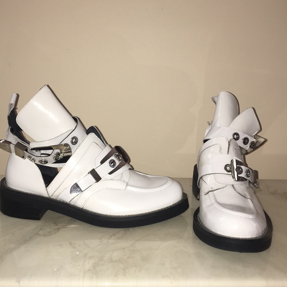 Jessica Buurman cut out buckle boots